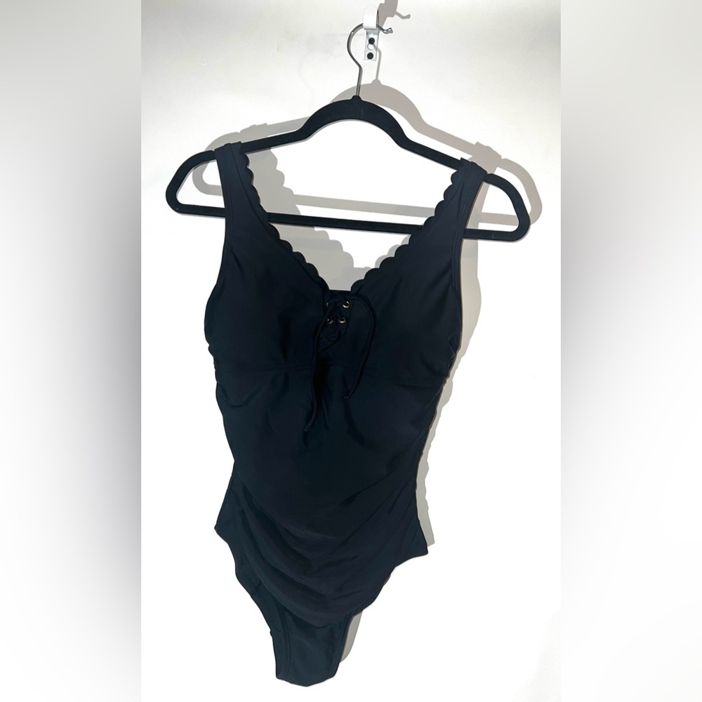 NWT Women's Black Grommet Scallop Full Coverage One Piece Swimsuit